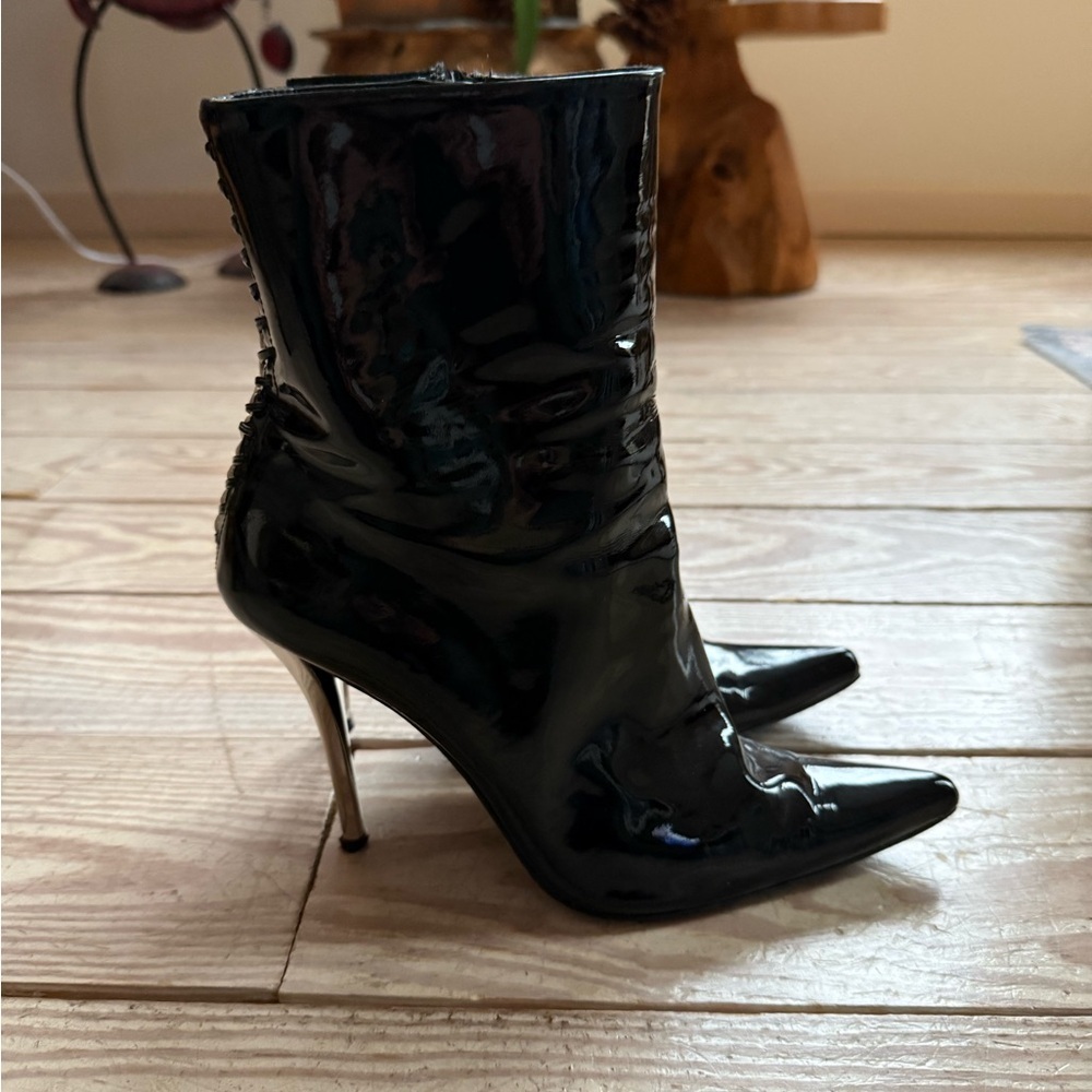 Stuart Weitzman Black Patent Chain Back Booties size 7.5